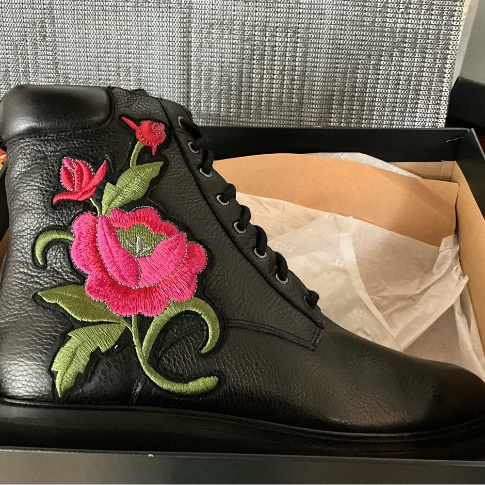 Keneth Cole women’s boots. Black, size 10.